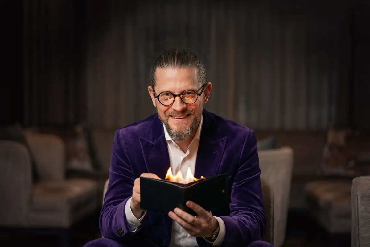 Porträtfoto von Zauberer Simabu (buchbar in Lübeck)